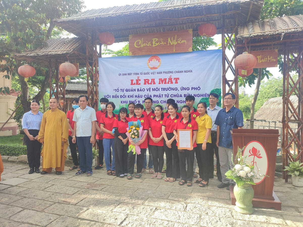 Lễ ra mắt hai Tổ TQBVMT&ƯPBĐKH của Phật tử chùa chùa Bửu Nghiêm.