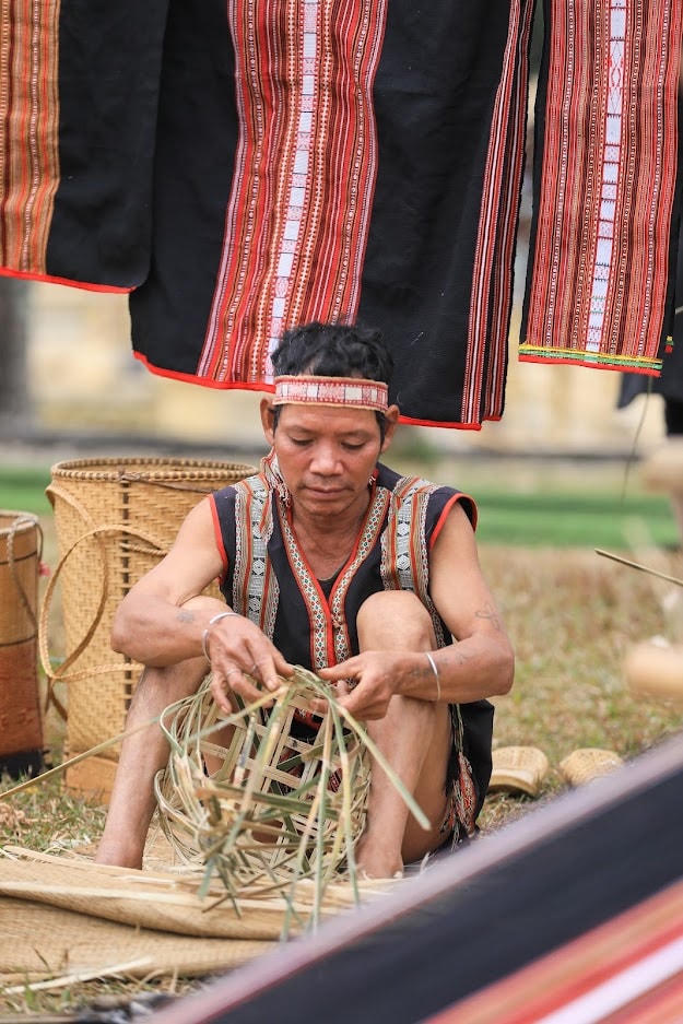 Nghệ nhân Tây Nguyên.