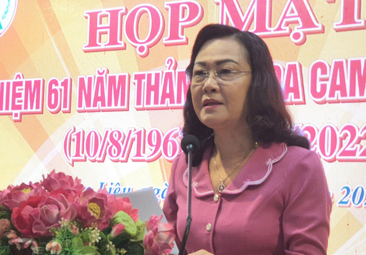 Phó Bí thư Thường trực Tỉnh uỷ Bạc Liêu Lê Thị Ái Nam phát biểu tại buổi họp mặt.