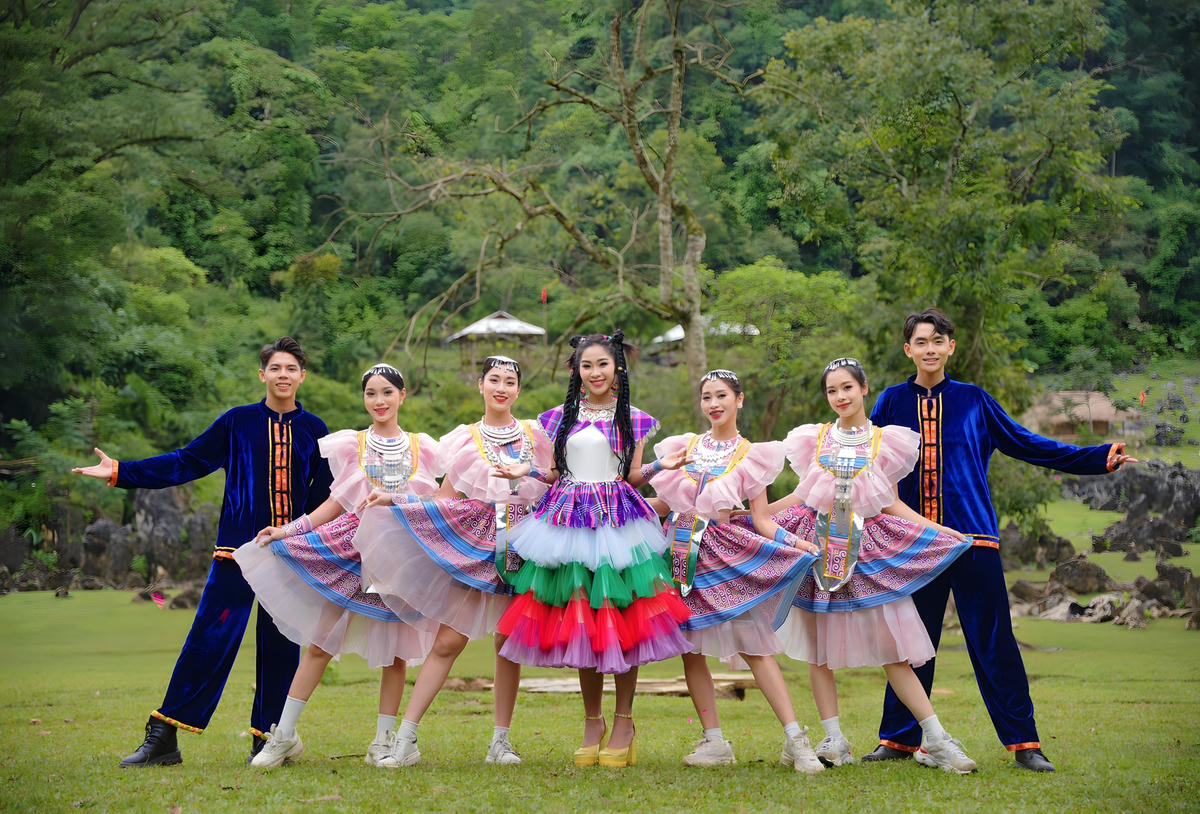 Ca khúc mang âm hưởng của vùng núi Tây Bắc. 