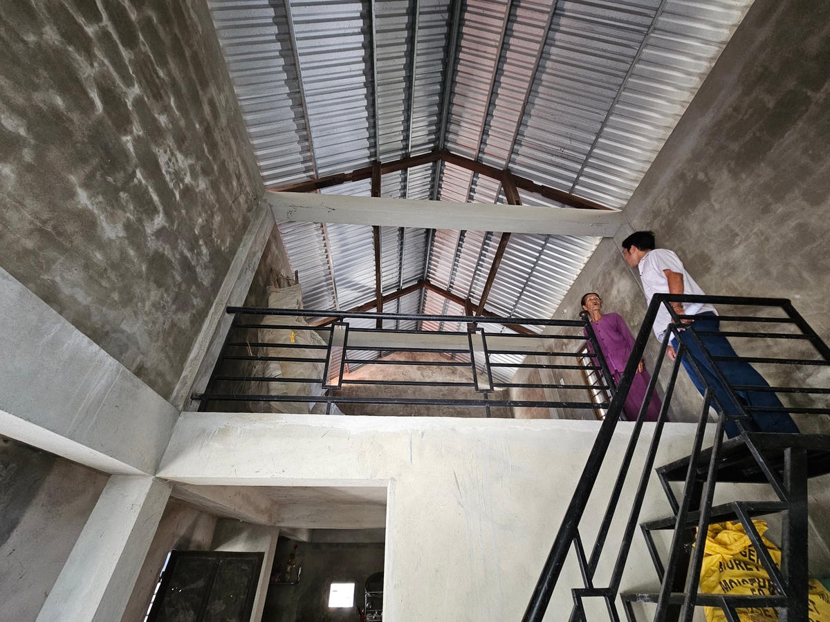 Bên trong ngôi nhà tránh lũ của bà Phan Thị Gái.