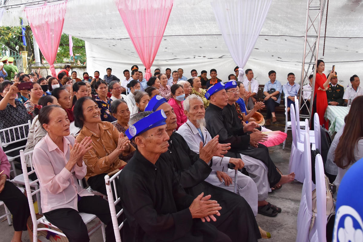 Đông đảo bà con nhân dân khu dân cư Mão Xuyên tham dự ngày hội.