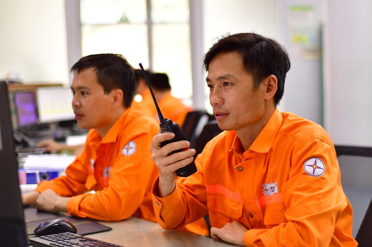 Tập trung cao độ vào việc vận hành.