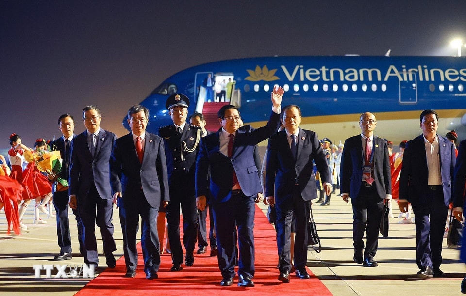 Thủ tướng Phạm Minh Chính đến Thiên Tân, bắt đầu chuyến tham dự Hội nghị Thượng đỉnh Tổ chức Hợp tác Thượng Hải (SCO) 2025. (Ảnh: Dương Giang/TTXVN)