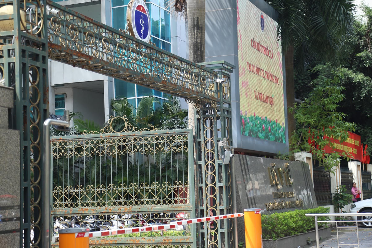Cũng trong sáng 7/6, với đa số phiếu tán thành, Quốc hội thông qua việc bãi nhiệm đại biểu Quốc hội khóa XV và phê chuẩn đề nghị cách chức Bộ trưởng Bộ Y tế đối với ông Nguyễn Thanh Long.
