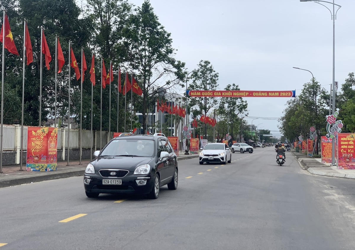 Một đoạn quốc lộ 14H qua thị trấn Nam Phước.