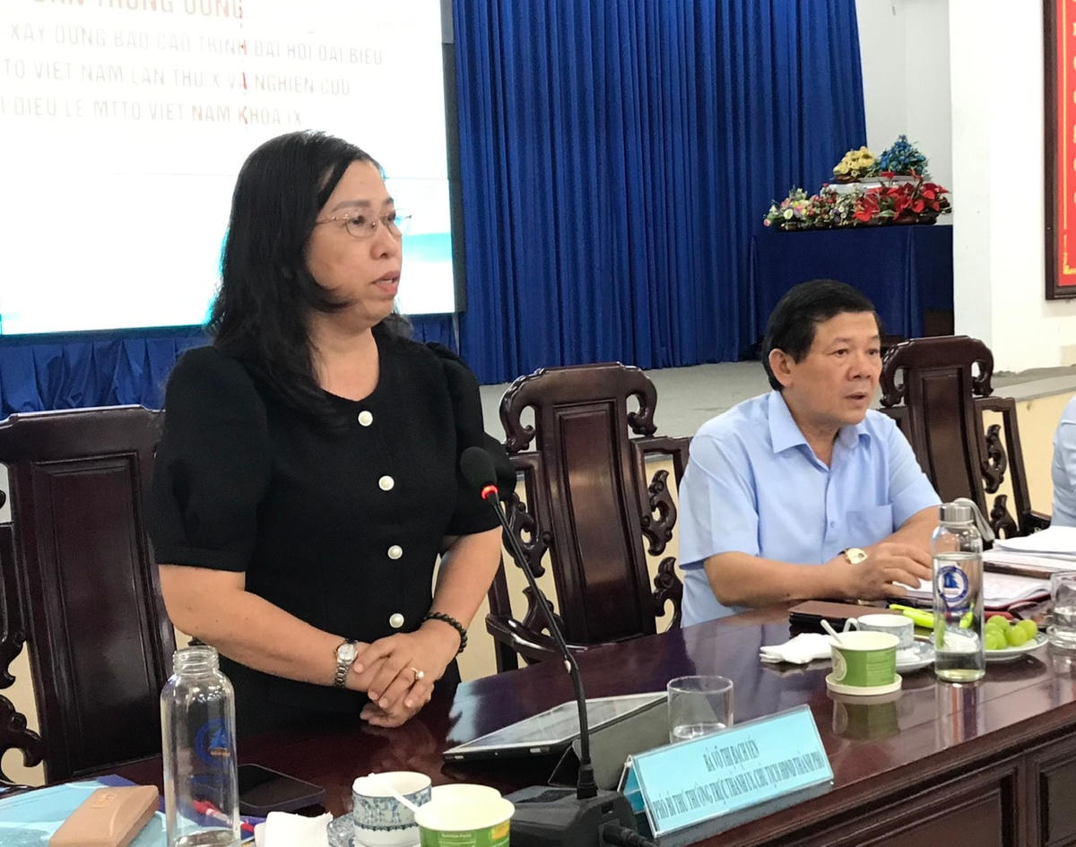 Bà Võ Thị Bạch Yến, Phó Bí thư Thường trực Thành ủy, Chủ tịch HĐND TP Thủ Dầu Một phát biểu tại buổi làm việc.