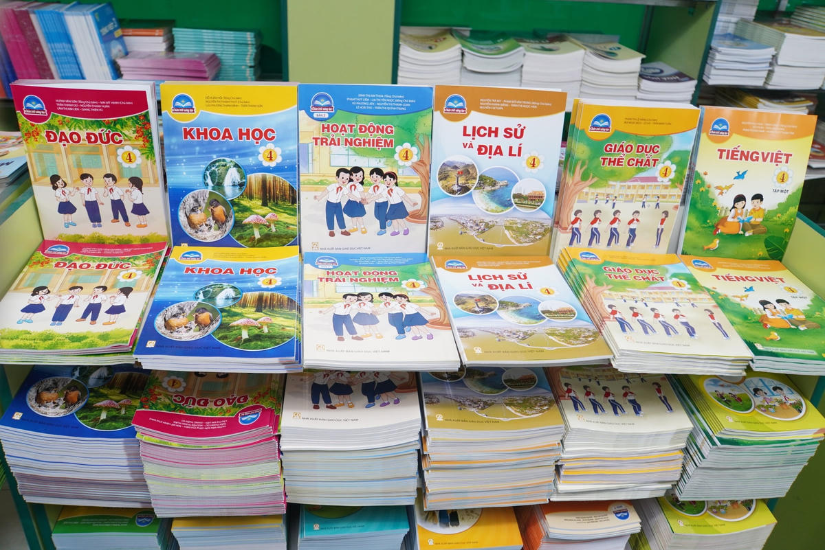 Năm nay, SGK theo chương trình phổ thông mới lớp 4, 8, và 11 bắt đầu được triển khai.