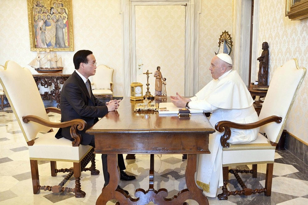 Chủ tịch nước Võ Văn Thưởng hội kiến Giáo hoàng Francis. Ảnh: Thống Nhất/TTXVN.