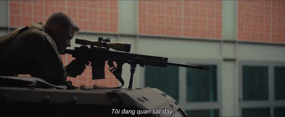 Ông buộc phải trốn chạy sự truy đuổi của cảnh sát.