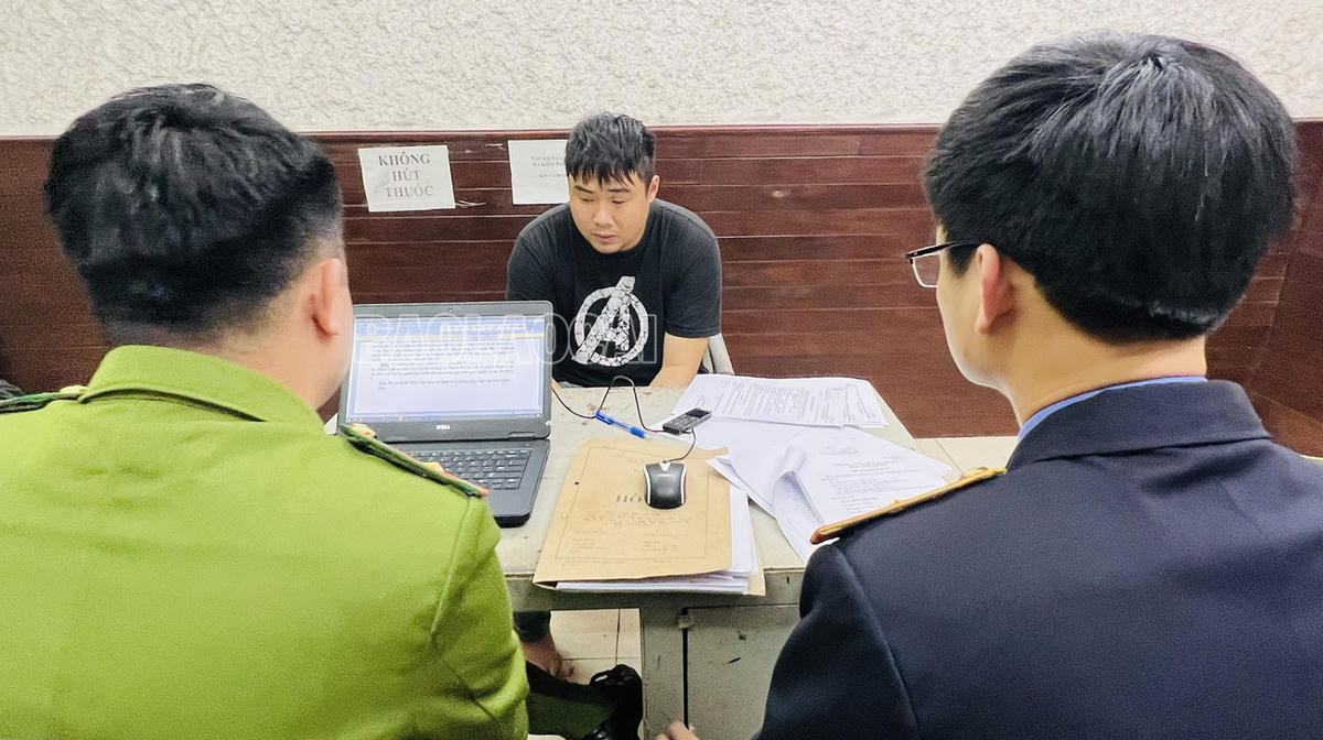 Đối tượng Kiểu Tiến Tâm tại Cơ quan Cảnh sát điều tra. Ảnh: Công an tỉnh Lào Cai.
