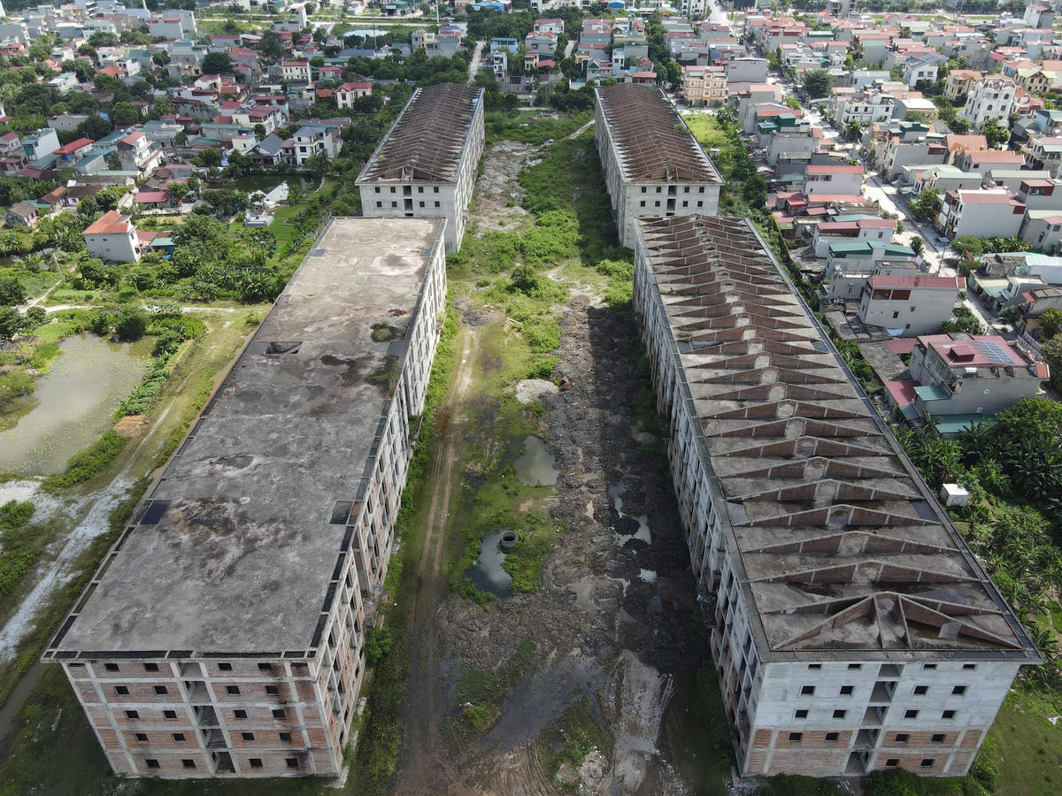 Ngày 15/2/2012, Đoàn công tác liên ngành gồm đại diện các Bộ: Kế hoạch và Đầu tư, Tài chính, Xây dựng cùng lãnh đạo UBND tỉnh Ninh Bình đã đi thực địa và tiến hành rà soát dự án này. Qua khảo sát, số sinh viên trong tỉnh có nhu cầu lưu trú chỉ khoảng 2.000 ở thời điểm đó.