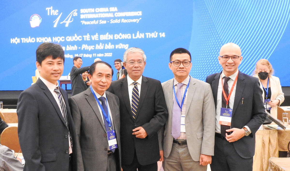 Các diễn giả tại Hội thảo. Ảnh: Thanh Tùng.