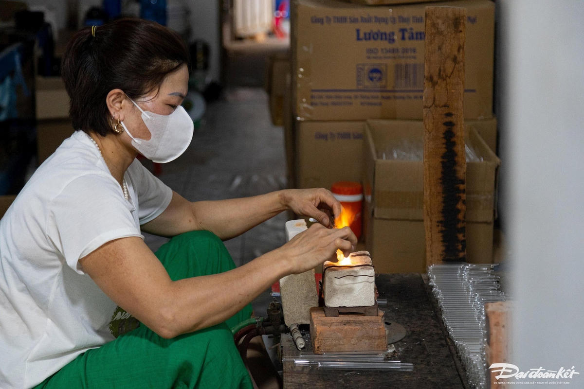 thoi_thuy_tinh-le-khanh10.jpg