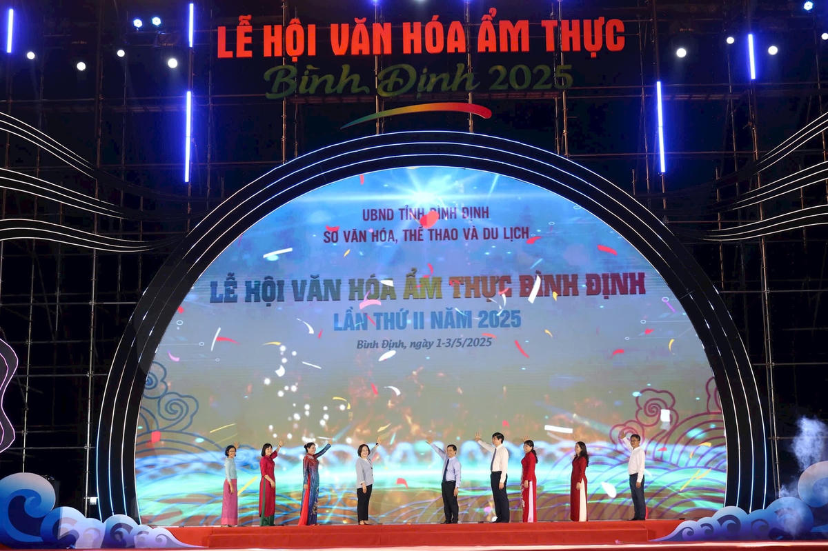 Nghi thức bấm nút Khai mạc Lễ hội Văn hóa Ẩm thực Bình Định lần thứ II năm 2025