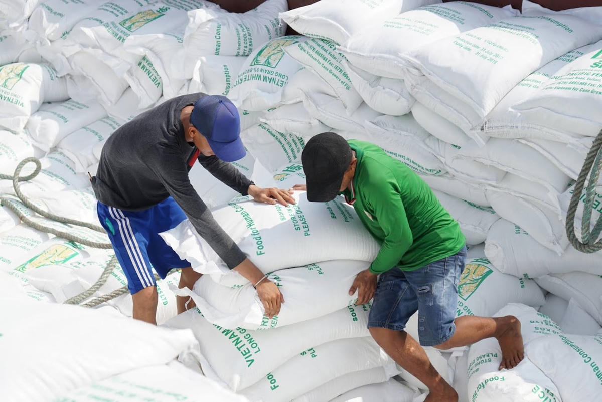 Gạo là một trong những điểm sáng của bức tranh xuất khẩu nửa đầu năm nay. Ảnh: Quang Vinh.