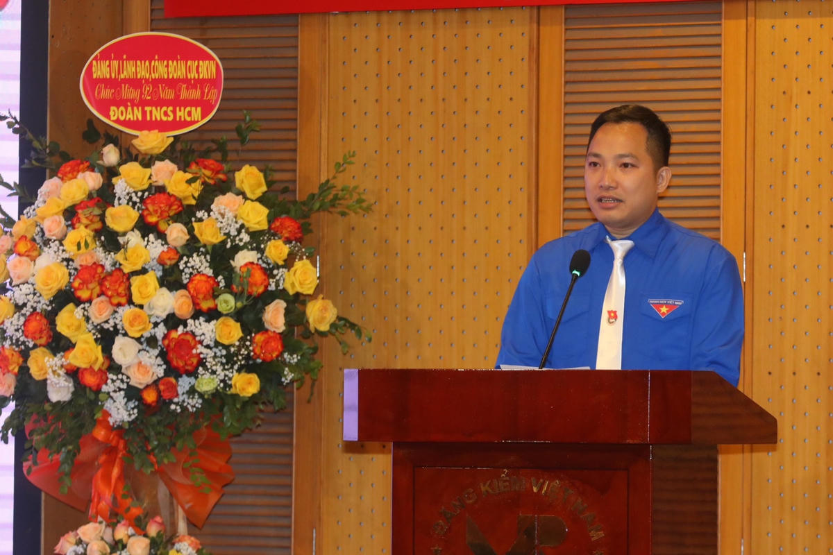 Theo ông Diễn, thời gian qua, toàn lực lượng đăng kiểm phải đối diện với khó khăn và khủng hoảng chưa từng có do chính một bộ phận không nhỏ những tập thể, cá nhân - những người làm trong lĩnh vực đăng kiểm mắc sai phạm gây ra. Tuy nhiên, với mong muốn đứng lên từ chính lỗi lầm đã gây ra, toàn bộ cán bộ, công chức, viên chức người lao động trong lĩnh vực Đăng kiểm cũng đã và đang cố gắng từng bước vượt qua giai đoạn khủng hoảng trên mọi phương diện, không ngừng nỗ lực gượng dậy, biến những khó khăn trước mắt thành cơ hội để vượt lên chính mình nhằm phục vụ nhu cầu chính đáng của người dân và doanh nghiệp với mong muốn dần lấy lại lòng tin của Đảng, của Nhân dân.