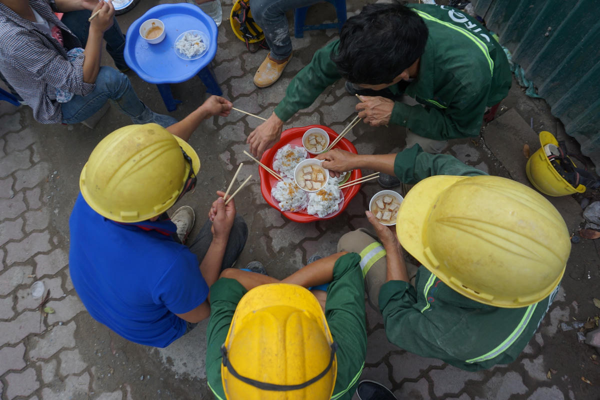 Thu nhập thấp, đời sống bấp bênh, nhiều công nhân phải tìm đến tín dụng đen để trang trải cuộc sống.Ảnh: Quang Vinh