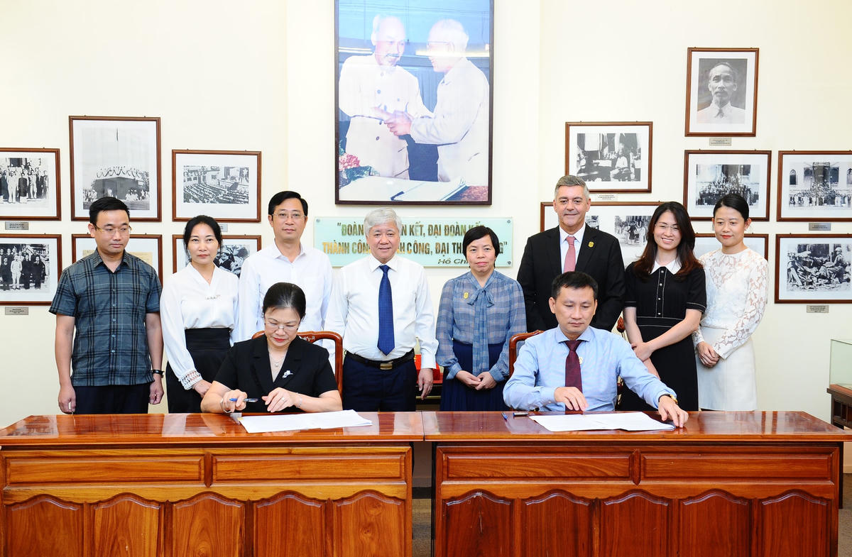 Lễ ký kết hợp tác giữa Tập đoàn Masterise Group và UBTƯ MTTQ Việt Nam triển khai kế hoạch xây dựng 400 căn nhà Đại đoàn kết cho các hộ gia đình nghèo tại 9 địa phương. Ảnh: Minh Đức.