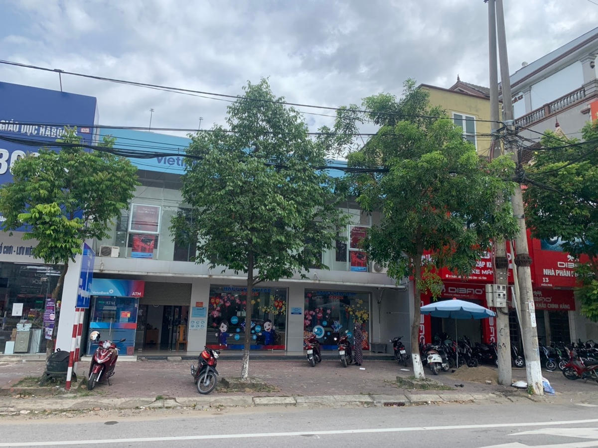 Phòng giao dịch của Ngân hàng Vietin Bank nằm trên khu đất thương mại dịch vụ của Công ty Hoành Sơn.