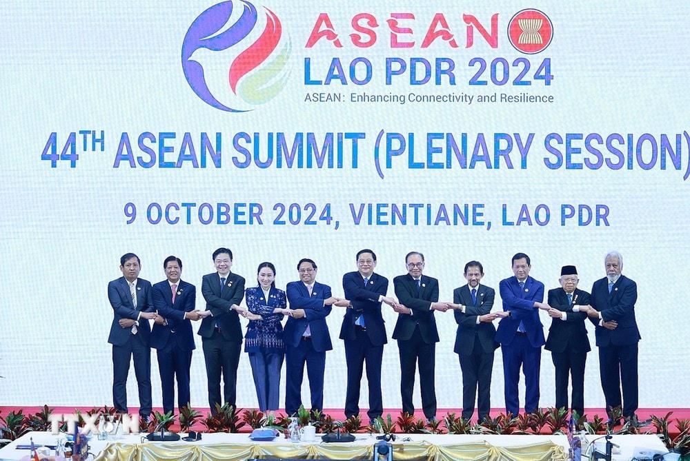Thủ tướng Phạm Minh Chính và các Trưởng đoàn tham dự Phiên toàn thể Hội nghị Cấp cao ASEAN lần thứ 44. (Ảnh: Dương Giang/TTXVN) ttxvn_thu tuong hoi nghi ASEAN (10).jpg