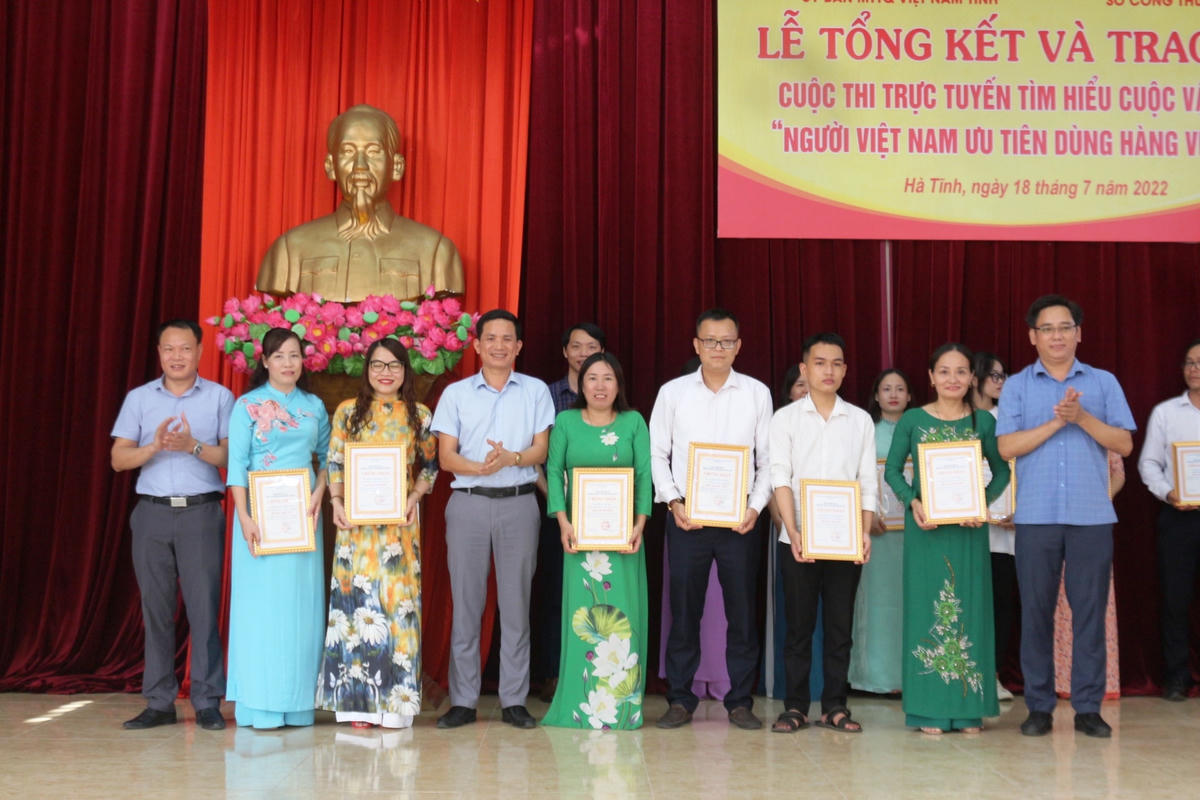 Có 6 cá nhân đạt giải Nhì.