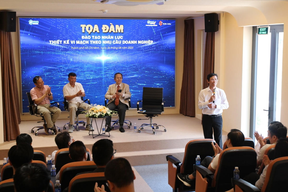 Quang cảnh buổi tọa đàm. Ảnh: T.Linh.