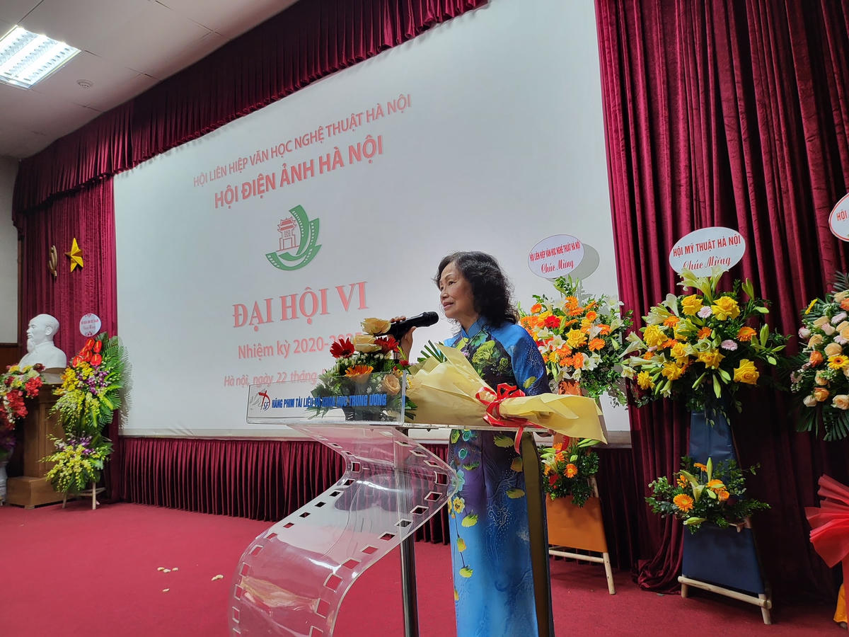 Chủ tịch Hội Điện ảnh Hà Nội Bành Mai Phương phát biểu tại lễ ra mắt BCH.