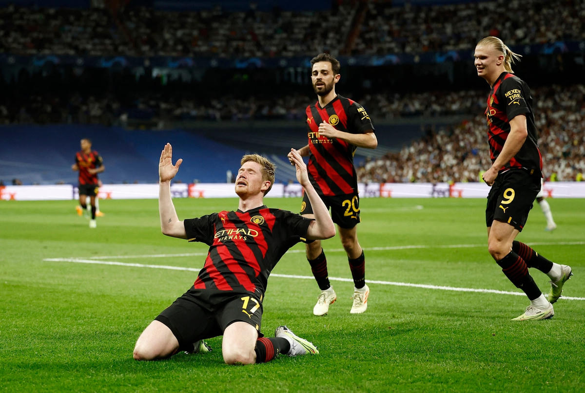 De Bruyne sắm vai người hùng của Man City. Ảnh: Zing.