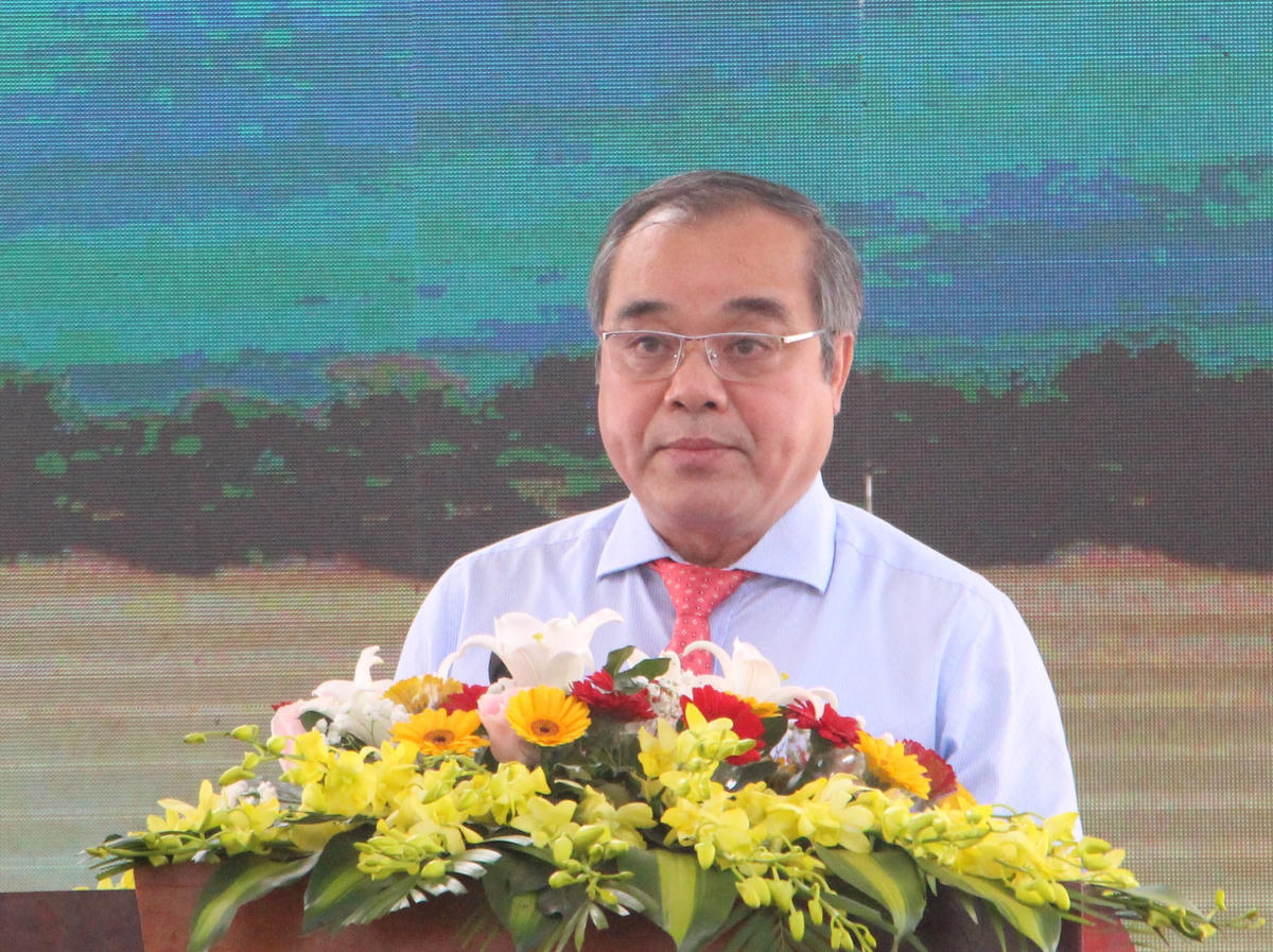 Ông Trần Hoàng Tuấn, Phó Chủ tịch Thường trực UBND tỉnh Quảng Ngãi đọc diễn văn buổi lễ.