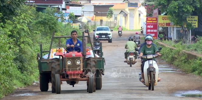 Người dân xã Ea Ktur đã quay trở lại cuộc sống thường nhật sau sự việc nhóm đối tượng dùng súng, dao tấn công trụ sở UBND xã Ea Tiêu và Ea Ktur, huyện Cư Kuin, tỉnh Đắk Lắk. Ảnh: Quang Thái/TTXVN.