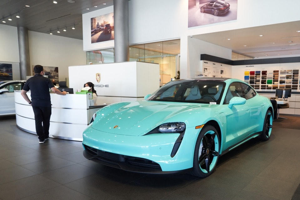 Porsche Taycan - 1.544 Bảng Anh phí bảo hiểm. Ảnh: Getty.