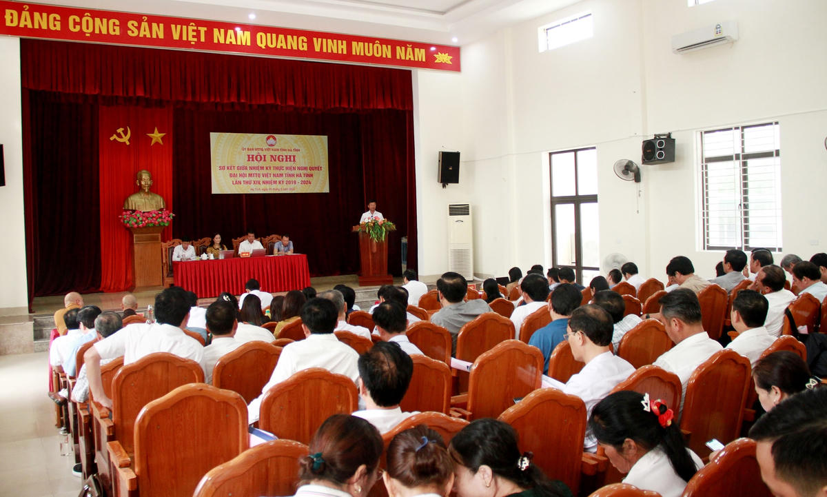 Toàn cảnh hội nghị.