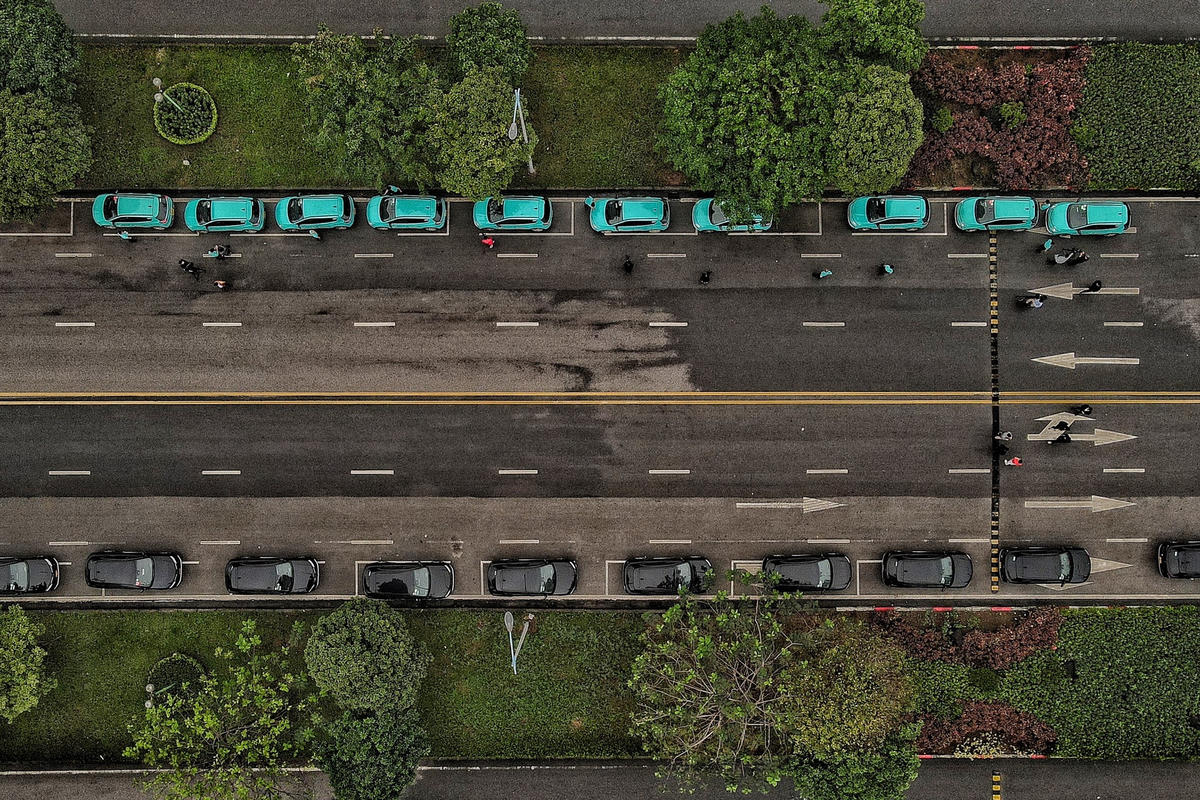 [ẢNH] Dàn Taxi điện chính thức hoạt động tại Hà Nội