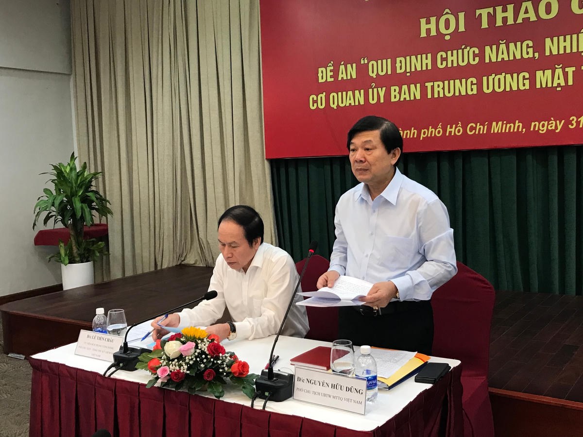 Phó Chủ tịch Nguyễn Hữu Dũng phát biểu đề dẫn tại Hội thảo.