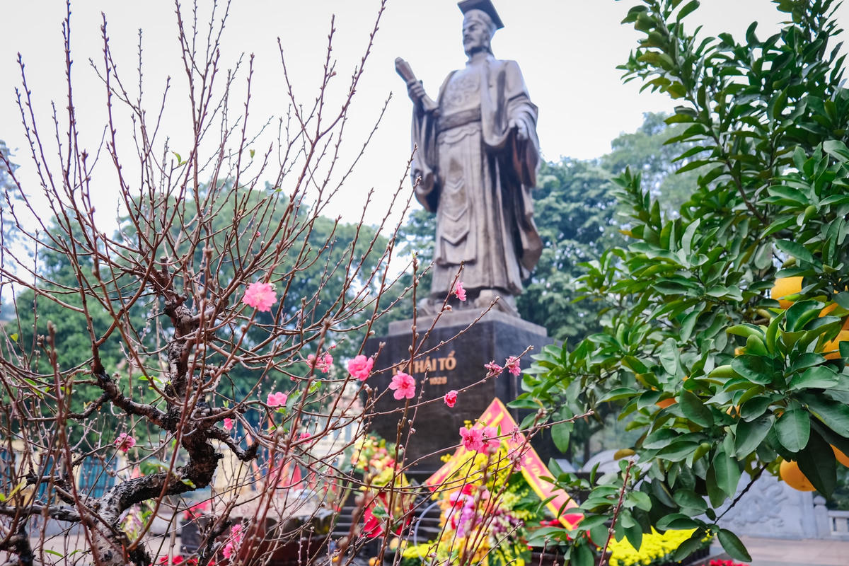 Ngắm Hà Nội bình yên trong ngày đầu năm mới