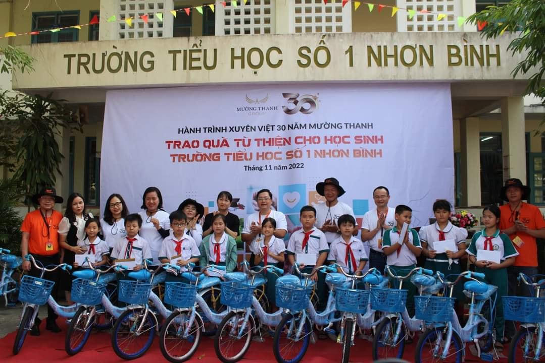 Chương trình từ thiện tại trường học trong Hành trình xuyên Việt của Tập đoàn Mường Thanh.