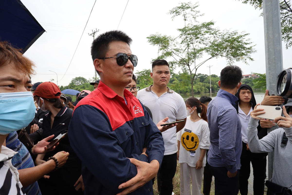 Ông Nhâm Quang Văn - Đội trưởng Đội cứu hộ cứu nạn 116 cho biết, đội nhận được thông tin về vụ mất tích của Lương Hải Như đã lâu, nhưng do đội cũng đang cứu hộ một gia đình tại Thái Bình nên hôm nay mới có thể đến Hà Nội.