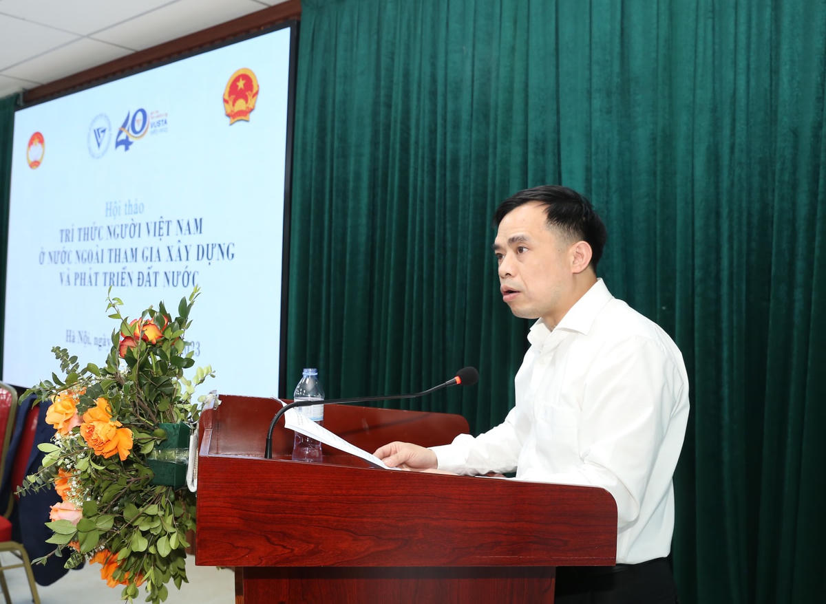 Ông Từ Thành Huế, Trưởng ban Đối ngoại - Kiều bào (UBTƯ MTTQ Việt Nam) phát biểu tại Hội thảo.