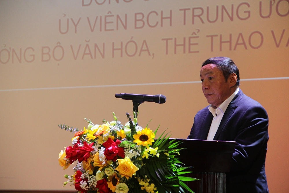Bộ trưởng Bộ Văn hóa, Thể thao và Du lịch Nguyễn Văn Hùng phát biểu tại diễn đàn.
