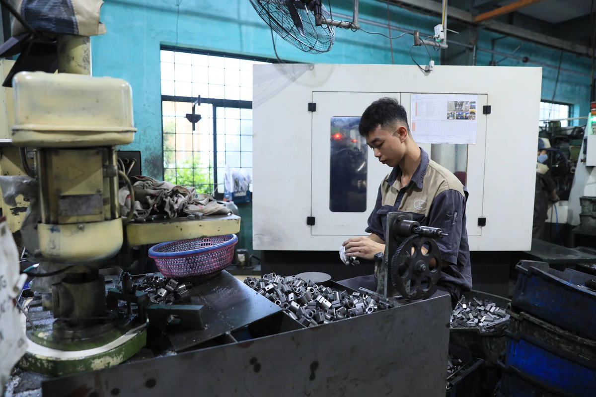 Nhiều doanh nghiệp đã phải cắt giảm lao động vì không có hợp đồng. Ảnh: Quang Vinh.
