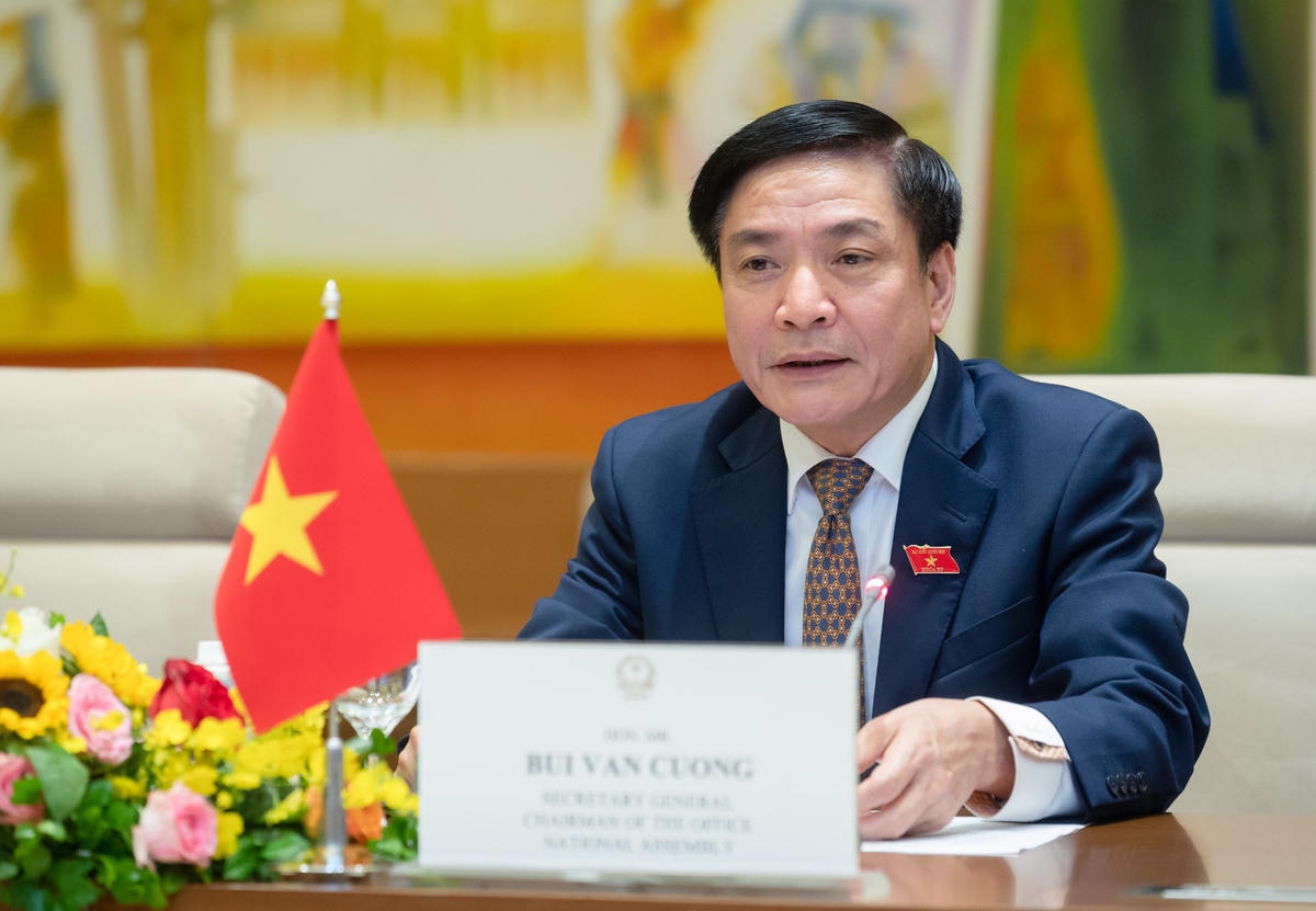Tổng thư ký Quốc hội Việt Nam, Chủ nhiệm Văn phòng Quốc hội Bùi Văn Cường tại hội đàm.