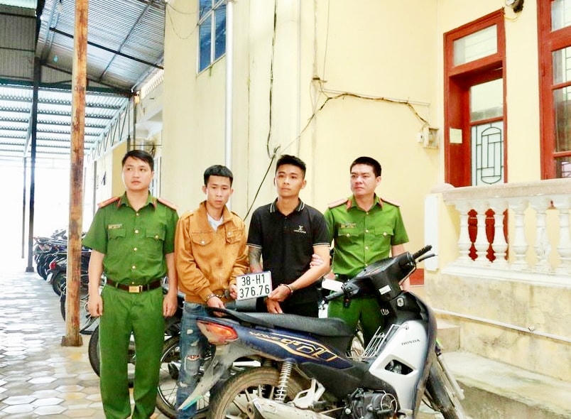 Hai đối tượng Dũng và Hoàng cùng phương tiện thực hiện hành vi cướp tài sản tại cơ quan công an. 