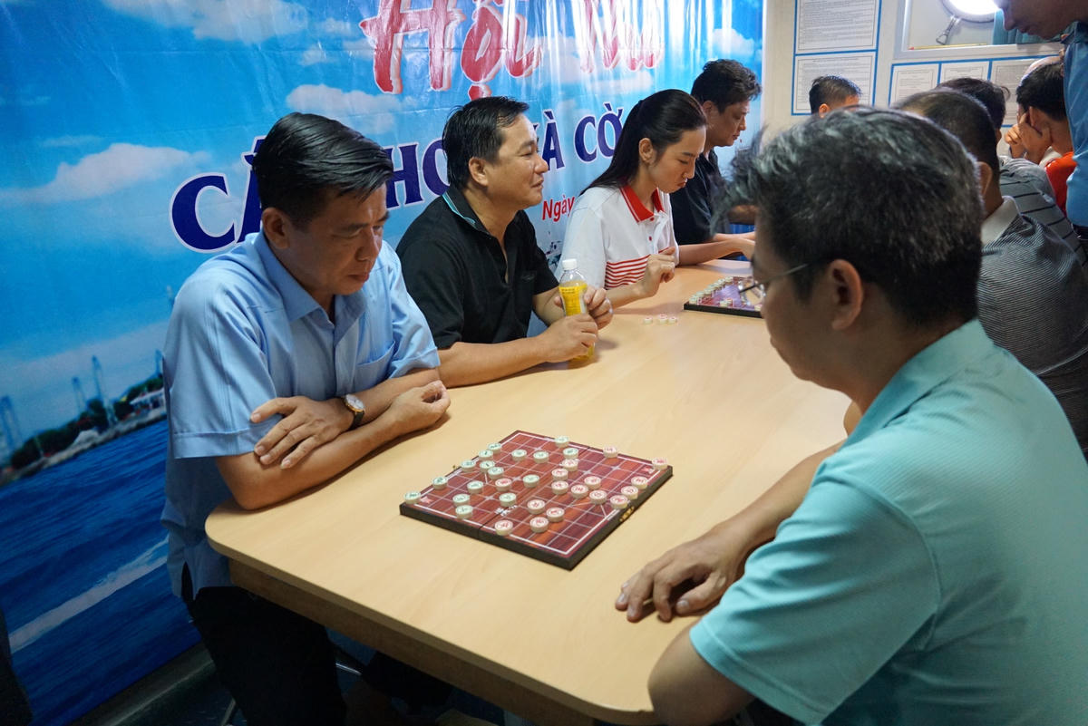 Hội thi đánh cờ tướng thu hút nhiều đại biểu tham gia. Ảnh: Mạnh Thìn.