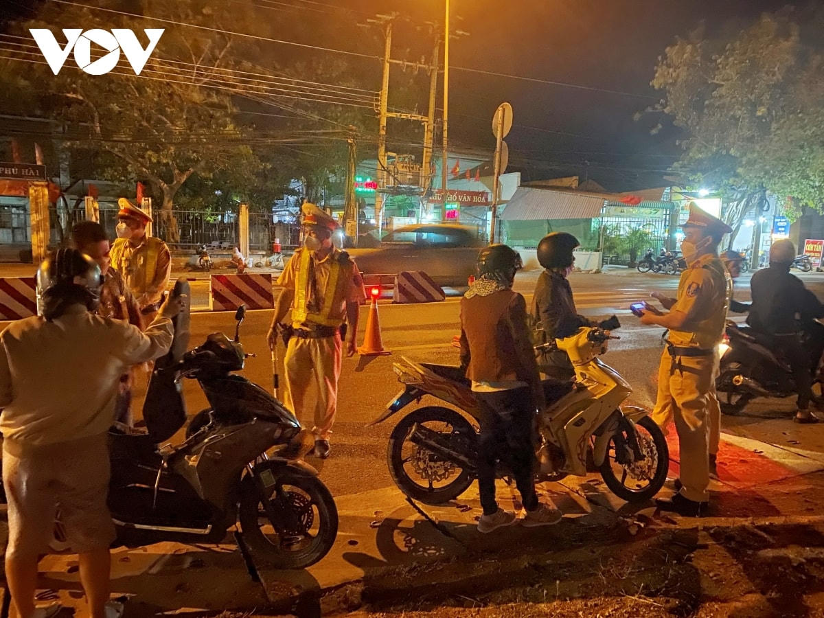 Tăng cường xử lý người uống rượu bia lái xe dịp nghỉ lễ