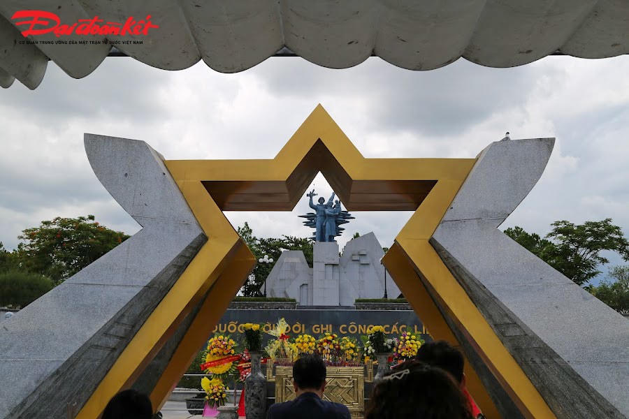 [Ảnh] Tháng 7 nghĩa tình tại vùng ‘đất lửa’