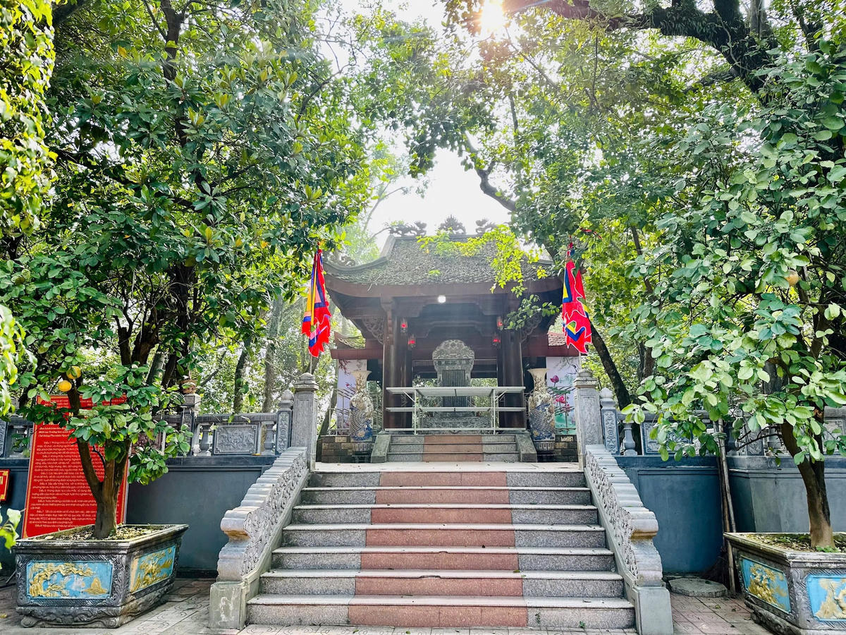 Kiến trúc ở Đền Bà Hải hết sức cổ kính. Ảnh: HN.