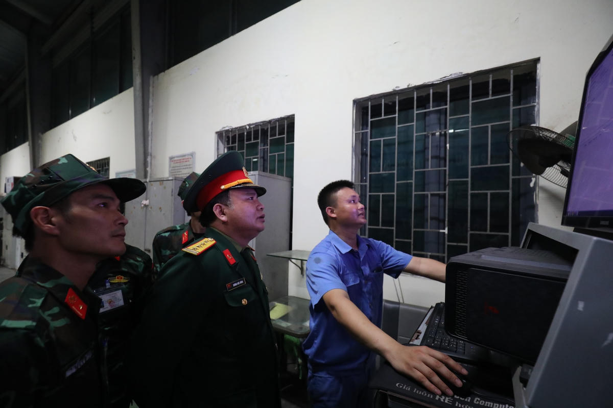 30 kiểm định viên chính thức được phân công về 14 trung tâm đăng kiểm, trong đó có 9 trung tâm ở Hà Nội gồm: 2907D, 2911D, 2914D, 2916D, 2917D, 2918D, 2923D, 2915D và 2908D với 19 kiểm định viên.
