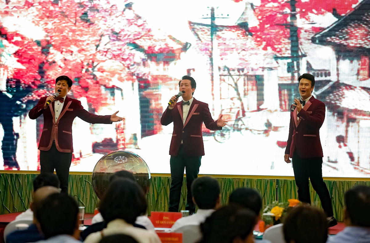 Văn nghệ chào mừng sự kiện. (ảnh: Thành Tùng).