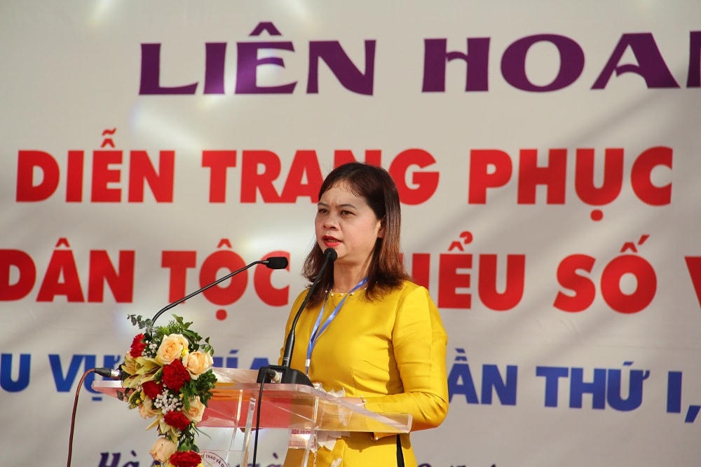 Bà Nguyễn Thị Hải Nhung – Vụ trưởng Vụ Văn hoá dân tộc phát biểu.